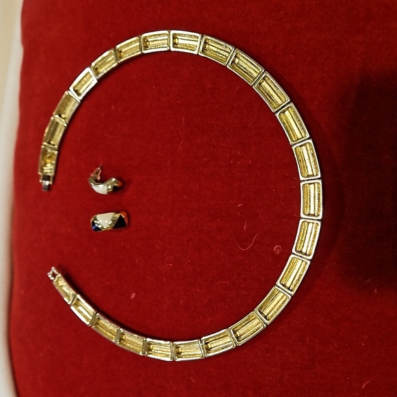 Vintage Enamel and Goldtone Choker Necklace and Earrings - Picture 4 of 6